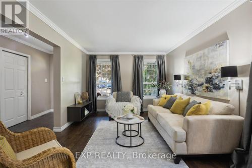 441 Prestwick Drive, Oshawa, ON - Indoor Photo Showing Living Room