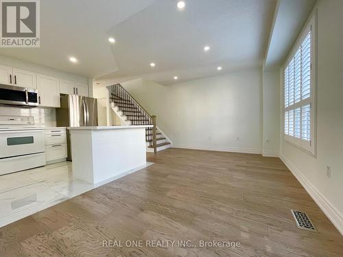 1 - 5530 Glen Erin Drive, Mississauga, ON - Indoor Photo Showing Kitchen