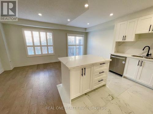 1 - 5530 Glen Erin Drive, Mississauga, ON - Indoor Photo Showing Kitchen