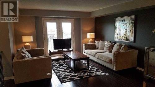 8 - 5725 Tenth Line, Mississauga, ON - Indoor Photo Showing Living Room