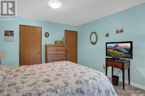 103 250 Athabasca Street E, Moose Jaw, SK - Indoor Photo Showing Bedroom