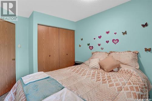 103 250 Athabasca Street E, Moose Jaw, SK - Indoor Photo Showing Bedroom