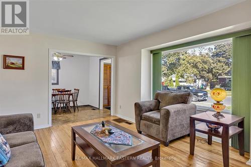 629 Hawley Street, Peterborough (Otonabee), ON - Indoor Photo Showing Living Room