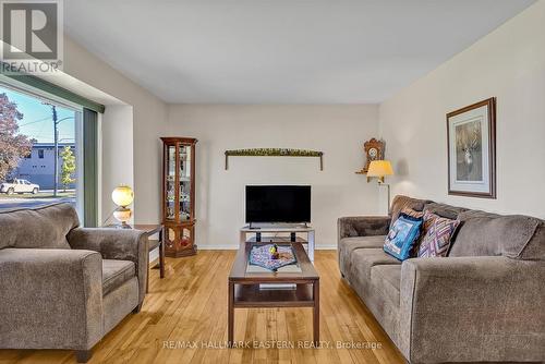 629 Hawley Street, Peterborough (Otonabee), ON - Indoor Photo Showing Living Room