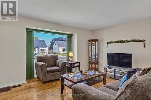 629 Hawley Street, Peterborough (Otonabee), ON - Indoor Photo Showing Living Room