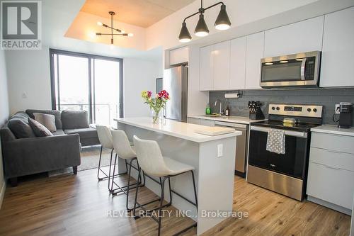 613 - 7 Erie Avenue, Brantford, ON - Indoor Photo Showing Kitchen With Stainless Steel Kitchen