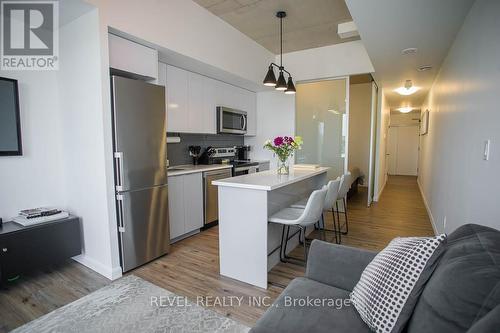 613 - 7 Erie Avenue, Brantford, ON - Indoor Photo Showing Kitchen With Stainless Steel Kitchen