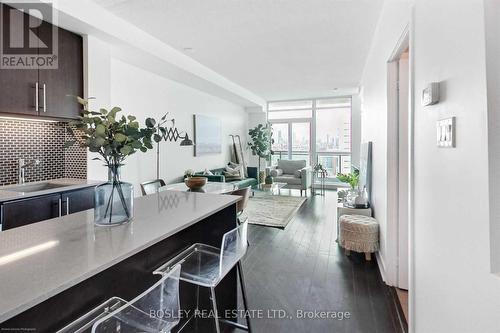 1705 - 1171 Queen Street W, Toronto, ON - Indoor Photo Showing Kitchen