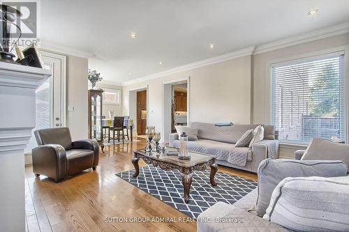 50 Guery Crescent, Vaughan, ON - Indoor Photo Showing Living Room