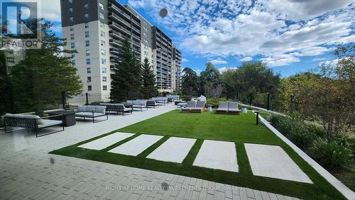 424 - 86 Dundas Street E, Mississauga, ON - Outdoor