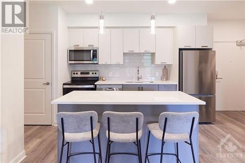 2055 Portobello Boulevard Unit#124, Ottawa, ON - Indoor Photo Showing Kitchen With Upgraded Kitchen