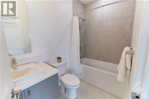 2055 Portobello Boulevard Unit#211, Ottawa, ON - Indoor Photo Showing Bathroom