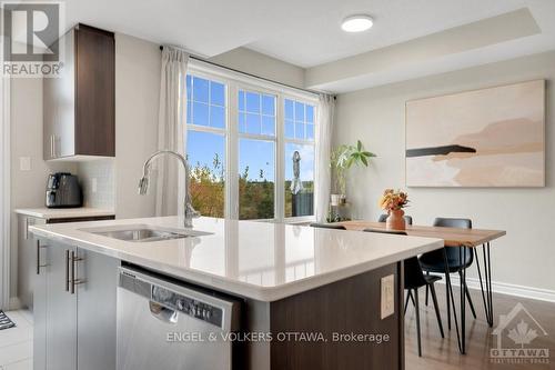 647 Trigoria Crescent, Ottawa, ON - Indoor Photo Showing Kitchen With Upgraded Kitchen