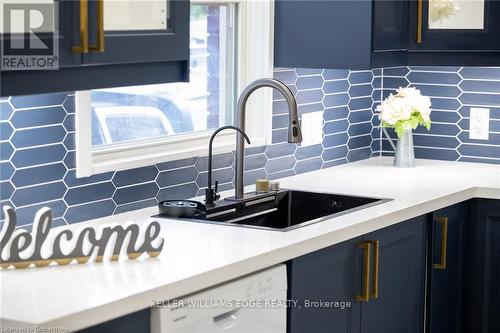 Upper - 541 East 16Th Street, Hamilton, ON - Indoor Photo Showing Kitchen