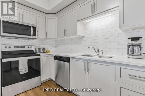 307 - 120 Summersides Boulevard, Pelham, ON - Indoor Photo Showing Kitchen With Double Sink With Upgraded Kitchen