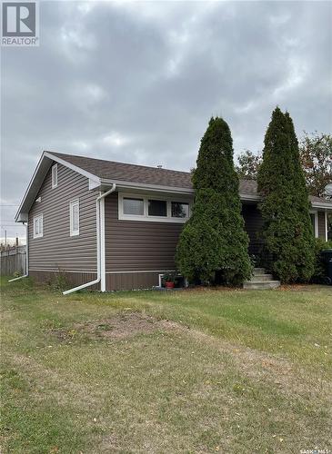 616 8Th Avenue W, Nipawin, SK - Outdoor