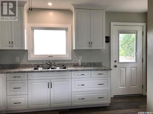 616 8Th Avenue W, Nipawin, SK - Indoor Photo Showing Kitchen With Double Sink