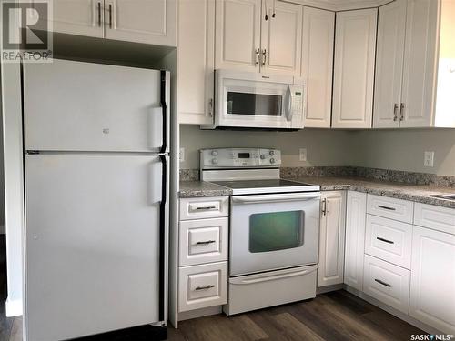 616 8Th Avenue W, Nipawin, SK - Indoor Photo Showing Kitchen