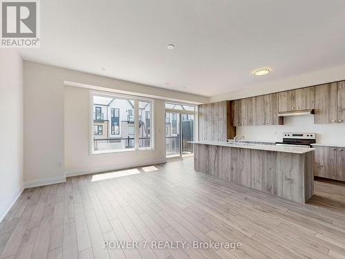 26 Lively Way, Whitby, ON - Indoor Photo Showing Kitchen