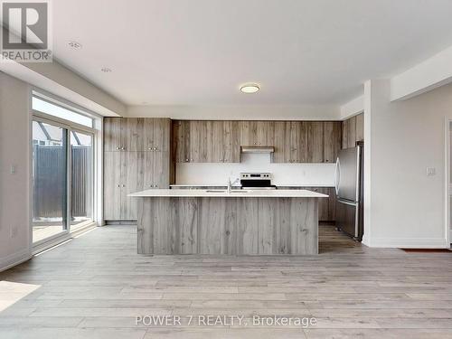 26 Lively Way, Whitby, ON - Indoor Photo Showing Kitchen