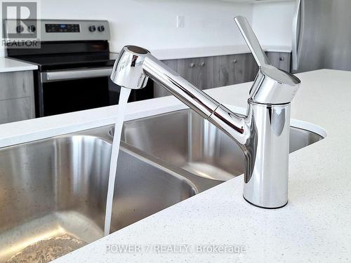 26 Lively Way, Whitby, ON - Indoor Photo Showing Kitchen With Double Sink