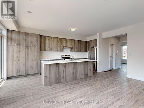 26 Lively Way, Whitby, ON - Indoor Photo Showing Kitchen