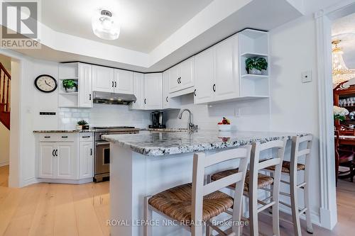 7 Nursery Lane, Pelham, ON - Indoor Photo Showing Kitchen With Upgraded Kitchen