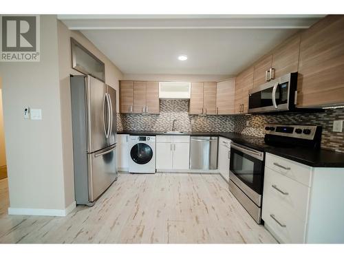 2321 12Th  N Street Unit# 103, Cranbrook, BC - Indoor Photo Showing Kitchen