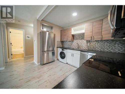 2321 12Th  N Street Unit# 103, Cranbrook, BC - Indoor Photo Showing Kitchen