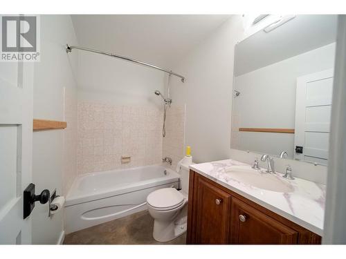 2321 12Th  N Street Unit# 103, Cranbrook, BC - Indoor Photo Showing Bathroom