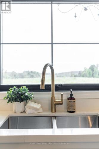 10423 Community Centre Road, Hamilton Township (Baltimore), ON - Indoor Photo Showing Kitchen With Double Sink