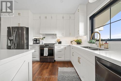 10423 Community Centre Road, Hamilton Township (Baltimore), ON - Indoor Photo Showing Kitchen With Double Sink With Upgraded Kitchen