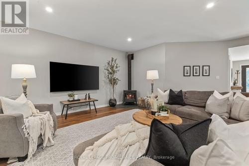 10423 Community Centre Road, Hamilton Township (Baltimore), ON - Indoor Photo Showing Living Room