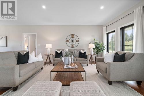 10423 Community Centre Road, Hamilton Township (Baltimore), ON - Indoor Photo Showing Living Room