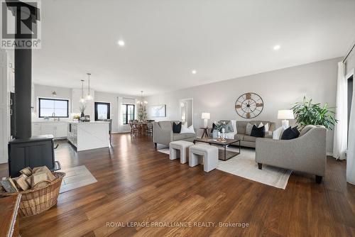 10423 Community Centre Road, Hamilton Township (Baltimore), ON - Indoor Photo Showing Living Room