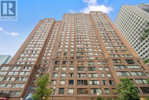 807 - 633 Bay Street, Toronto, ON - Outdoor With Facade