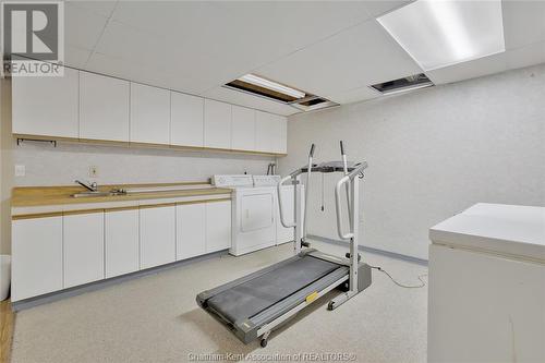 79 Lynnwood Avenue, Chatham, ON - Indoor Photo Showing Laundry Room