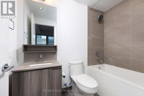 1106 - 5 Buttermill Avenue, Vaughan, ON - Indoor Photo Showing Bathroom