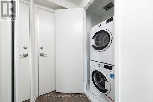 1106 - 5 Buttermill Avenue, Vaughan, ON - Indoor Photo Showing Laundry Room