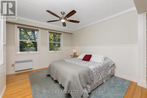 136 Golf Club Court, Richmond Hill, ON - Indoor Photo Showing Bedroom