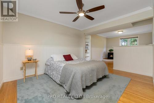 136 Golf Club Court, Richmond Hill, ON - Indoor Photo Showing Bedroom