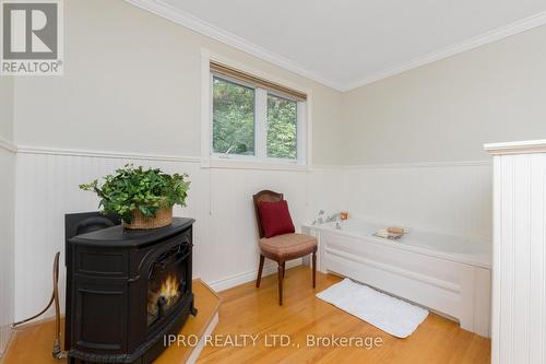 136 Golf Club Court, Richmond Hill, ON - Indoor Photo Showing Other Room