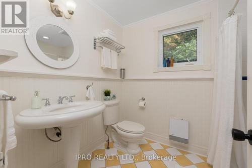 136 Golf Club Court, Richmond Hill, ON - Indoor Photo Showing Bathroom