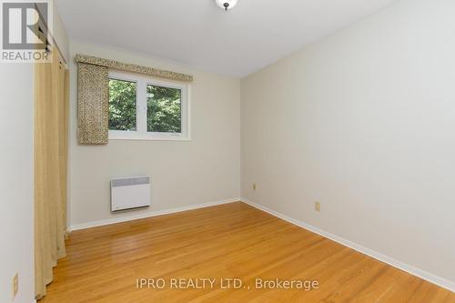 136 Golf Club Court, Richmond Hill, ON - Indoor Photo Showing Other Room