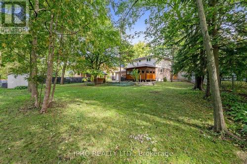 136 Golf Club Court, Richmond Hill, ON - Outdoor