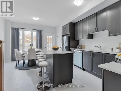 2064 Donald Cousens Parkway, Markham, ON - Indoor Photo Showing Kitchen With Upgraded Kitchen