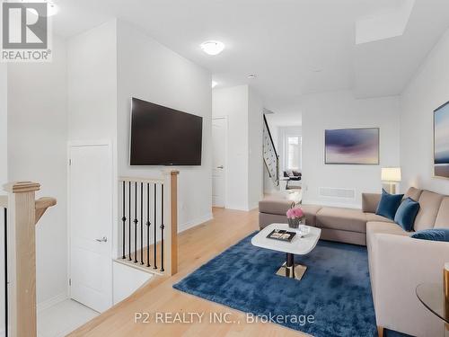 2064 Donald Cousens Parkway, Markham, ON - Indoor Photo Showing Living Room