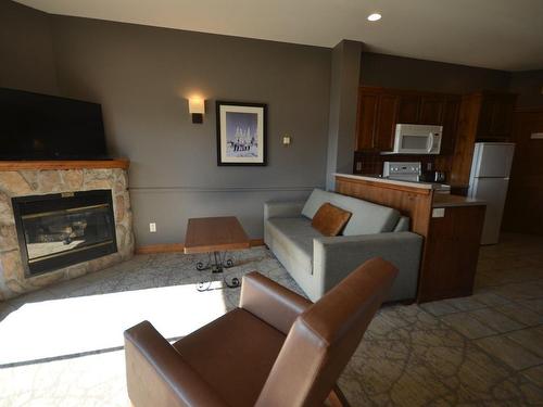 Living room - 20-2396 Rue Labelle, Mont-Tremblant, QC - Indoor Photo Showing Living Room With Fireplace