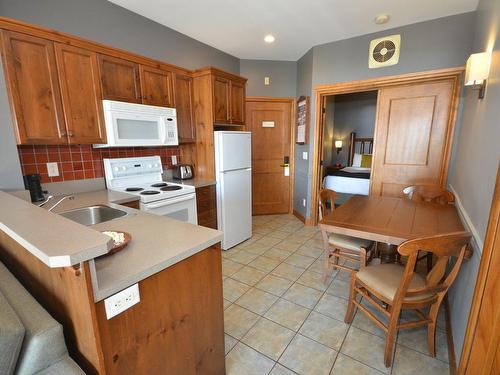 Kitchen - 20-2396 Rue Labelle, Mont-Tremblant, QC - Indoor Photo Showing Kitchen