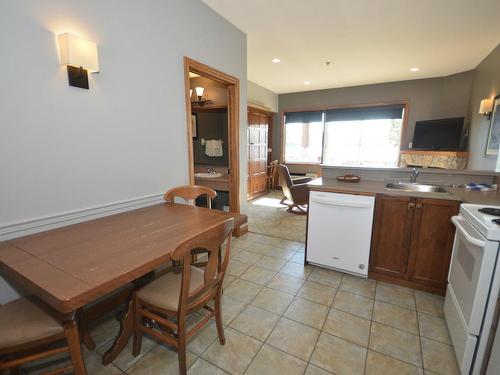 Kitchen - 20-2396 Rue Labelle, Mont-Tremblant, QC - Indoor Photo Showing Other Room